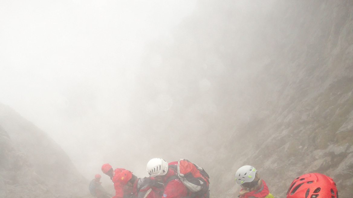 Σε εξέλιξη επιχείρηση διάσωσης δύο ορειβατών στην Αστράκα